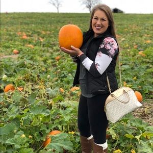 Meet your Posher, Caitlyn